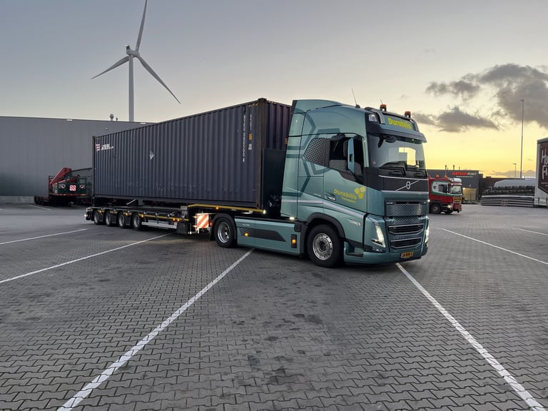 Transport grote zeecontainer