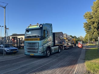 Elektrische vrachtwagen op bouwplaats (3)