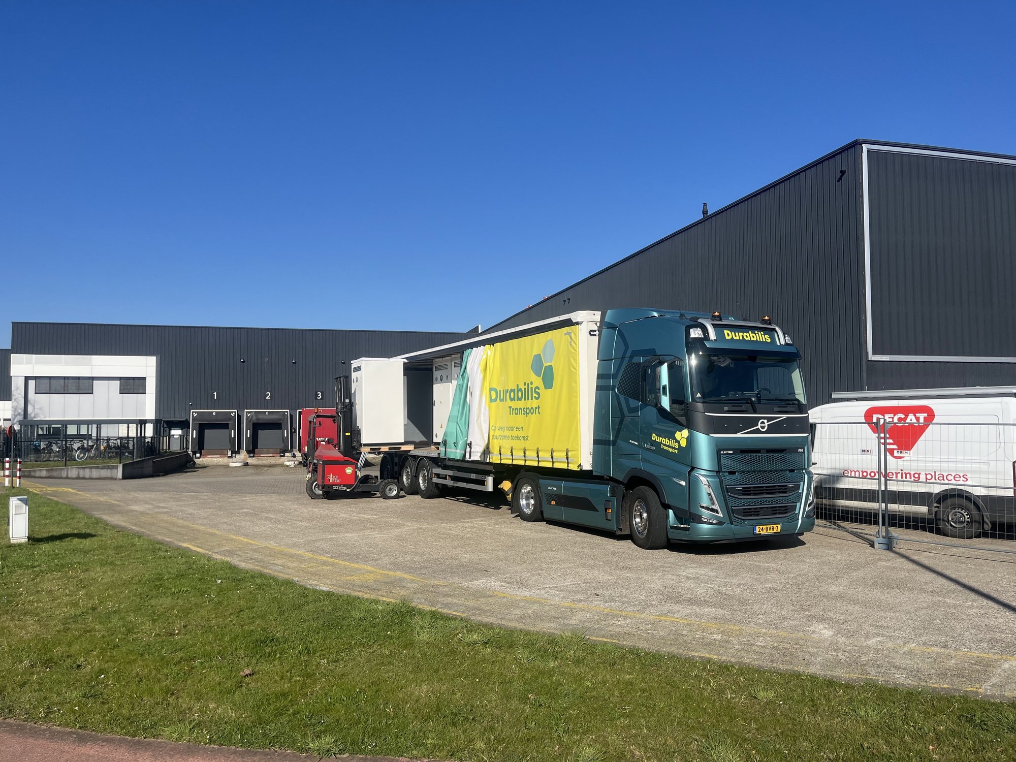 Laden elektrische vrachtwagen